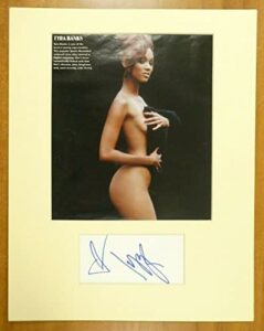 tyra banks model signed 3×5 index card matted with photo with jsa coa