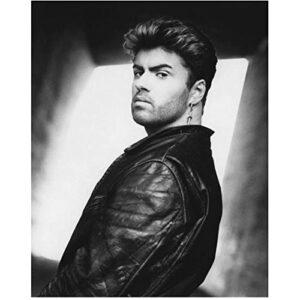 george michael photo 8 inch x 10 inch photograph performer/composer soundtrack for deadpool beverly hills cop ii teenage mutant ninja turtles b&w pic from waist up leather jacket kn