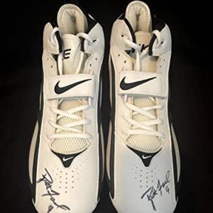 Brett Favre Signed NIKE Cleats Favre COA - Autographed NFL Cleats