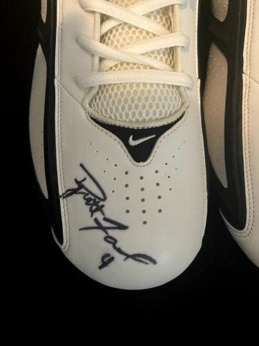 Brett Favre Signed NIKE Cleats Favre COA - Autographed NFL Cleats