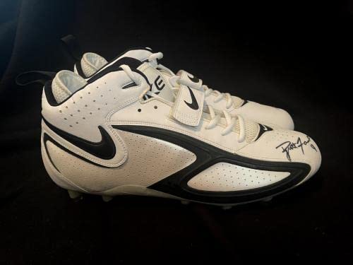 Brett Favre Signed NIKE Cleats Favre COA - Autographed NFL Cleats