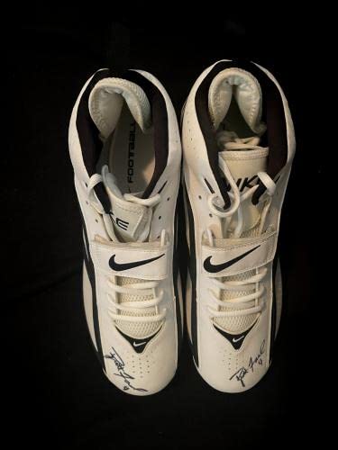 Brett Favre Signed NIKE Cleats Favre COA - Autographed NFL Cleats