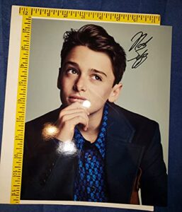 noah schnapp (will) 8in x 10in autograph photo stranger things in black-sharpie