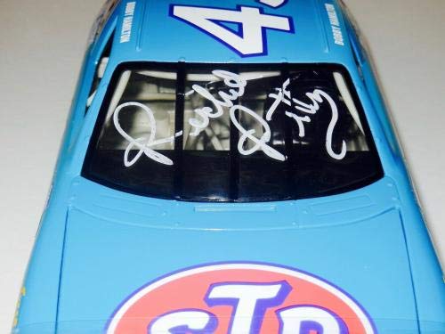 RICHARD PETTY AUTOGRAPHED 1:18 DIE CAST RACING CAR (25th ANNIVERSARY) - Autographed Diecast Cars