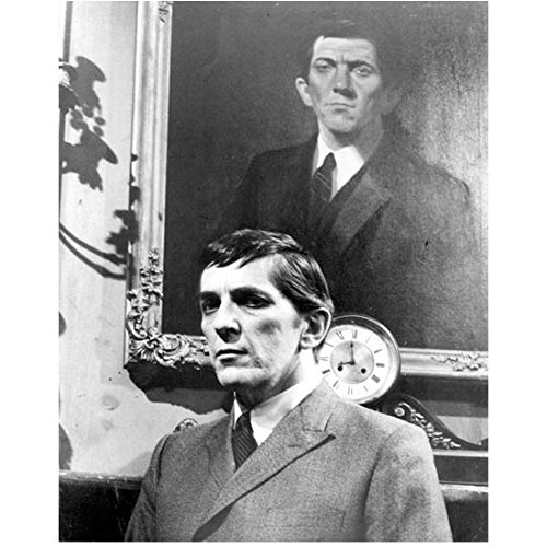 Dark Shadows (TV Series '66-'71) 8x10 Photo B&W Jonathan Frid Below Portrait kn