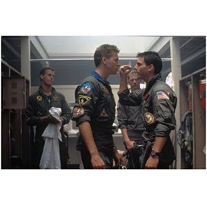 tom cruise 8inch x 10inch photograph top gun (1986) confrontation w/val kilmer pose 2 kn