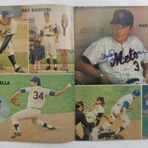 Tom Seaver Nolan Ryan Jerry Koosman +17 Signed 1971 Mets Yearbook JSA XX78761 - Autographed MLB Magazines