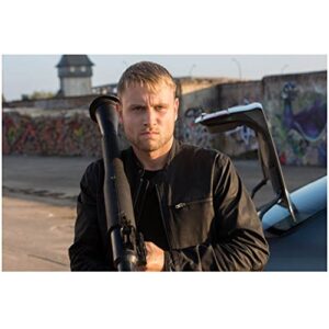 max riemelt 8 inch x 10 inch photograph sense8 (tv series 2015-2018) w/grenade launcher on shoulder kn