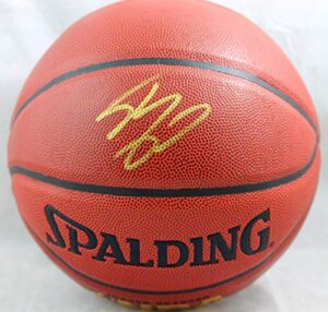 shaquille o’neal autographed official nba spalding basketball – beckett auth gold