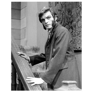 dark shadows (tv series ’66-’71) 8×10 photo b&w david selby hands on stair rail kn