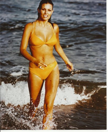 Raquel Welch Sexy yellow bikini 8x10 Photo