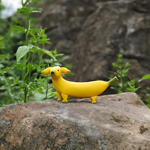 Lhocm Cute Banana Dog Garden Statues Figurines Ornaments, Creative Resin Garden Gnomes Funny Dog Statues for Home, Patio, Garden, Yard, Office, Outdoor Spring Decorations, Personalized Garden Gifts