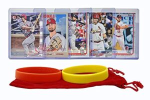 st. louis cardinals baseball cards: paul dejong, yadier molina, tommy edman, paul goldschmidt, matt carpenter, john gant assorted trading card and wristbands bundle