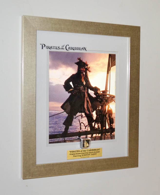 JOHNNY DEPP Signed PIRATES OF CARIBBEAN PHOTO, SCREEN USED PROP GOLD NUGGETS & COIN, WATCH, SAND, BLU RAY