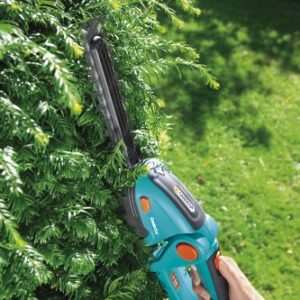 Gardena 8895-U 7-Inch Cordless Lithium Ion Shrub Shears, Comfort Cut