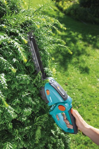 Gardena 8895-U 7-Inch Cordless Lithium Ion Shrub Shears, Comfort Cut