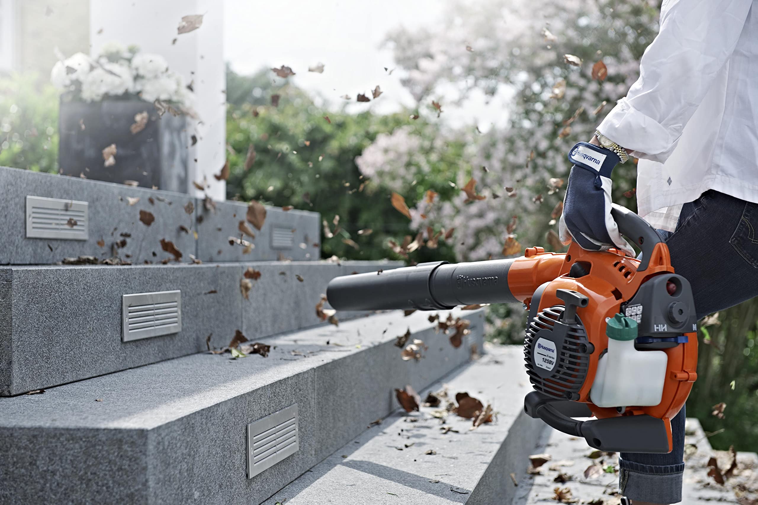 Husqvarna 125BVx, 28cc 2-Cycle Gas 425 CFM 170 MPH Handheld Leaf Blower/Vacuum - 952711902