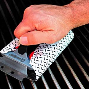 Q-Swiper BBQ Grill Cleaner Set - 1 Grill Brush with Scraper and 25 BBQ Grill Cleaning Wipes | No Bristles & Wire Free | Safe Way to Remove Grease and Grime for A Clean and Healthy Grill!