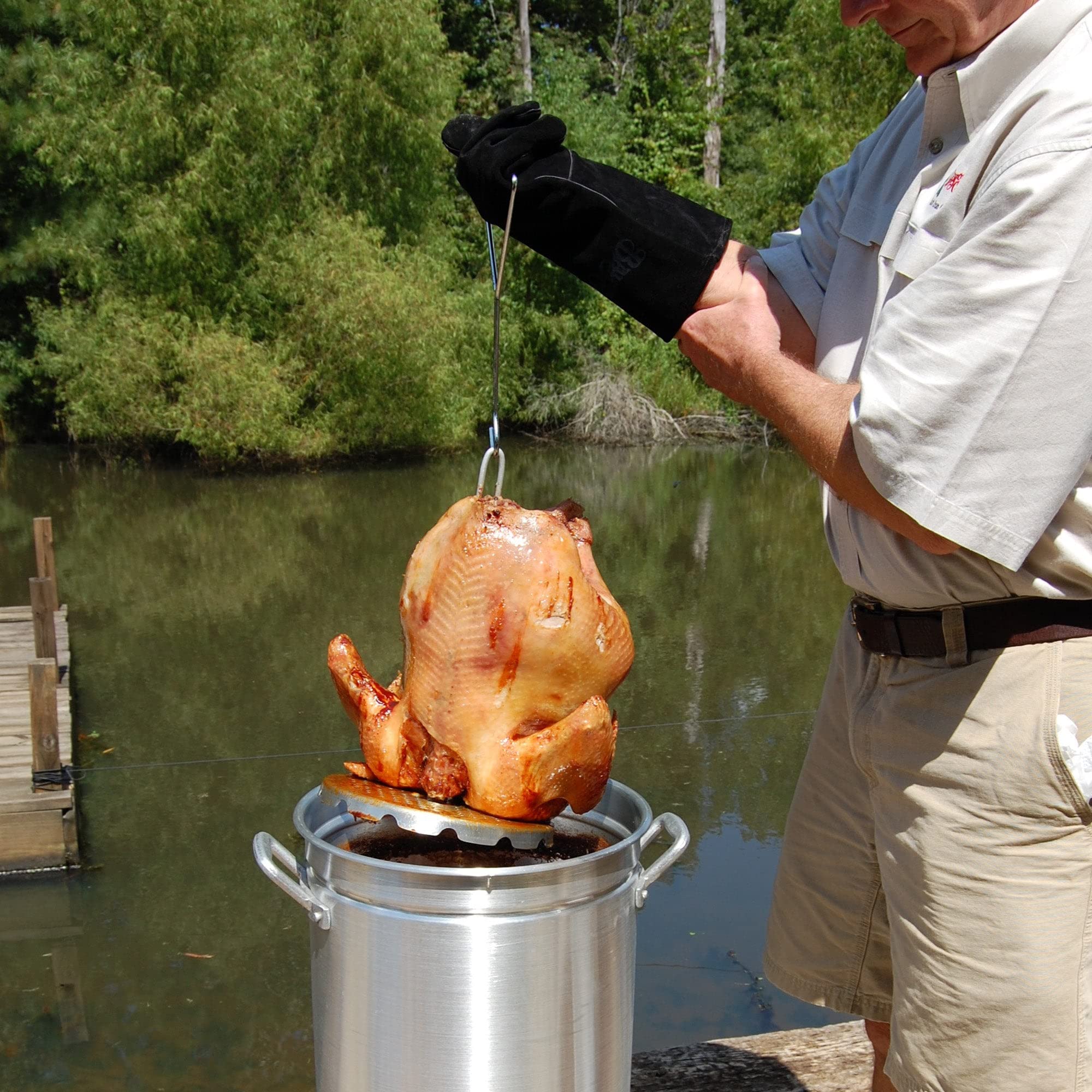 Bayou Classic 1118 32-qt Stainless Steel Turkey Fryer Perfect For Frying Up To 18-lb Turkeys Includes Perforated Poultry Rack and Lift Hook 12-in Stainless Thermometer 1-oz Seasoning Injector