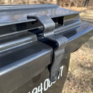 SafeWaste Push Clip Auto-Release Rubber Trash Can Lid Latch, for Litter Prevention and Safety. Stops Wind Blowing lid Open, Stops Animals accessing Contents. Automatically Releases When Collected