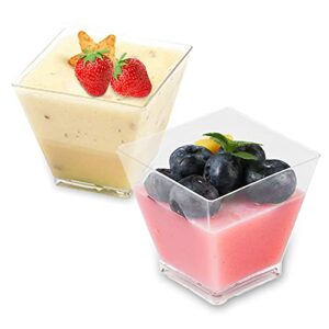 gddochn 50 pack 3.5 oz/100ml plastic square dessert cups,square small appetizer cups,square clear plastic dessert tumbler cup for desserts,appetizers,puddings,chocolate cakes,ice cream