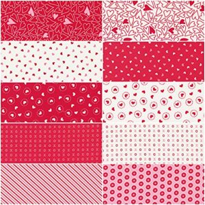 Holiday Love Charm Pack by Stacy Iest HSU; 42-5" Precut Fabric Quilt Squares