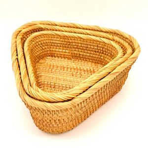 amololo 3 pack triangle woven basket trays, 10 inch rolled rattan storage tray with 4 inch raised sides, wicker decorative serving nesting tray organizer for bread, fruit, food, catch all dish s, m, l