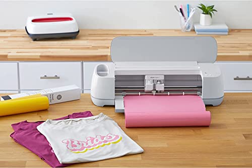 Cricut Smart Iron On (13in x 3ft, Grass) for Explore 3 and Maker 3 - Matless cutting for long cuts up to 12ft