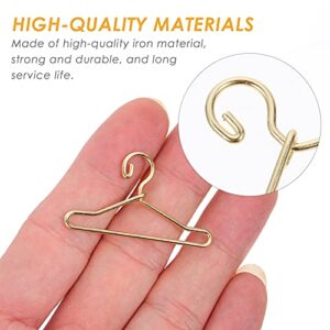 EXCEART 50pcs Mini Doll Clothes Hangers Metal Doll Gown Dress Outfit Holders Toys Hanging Rack Dollhouse Accessory 40mm ( Golden )
