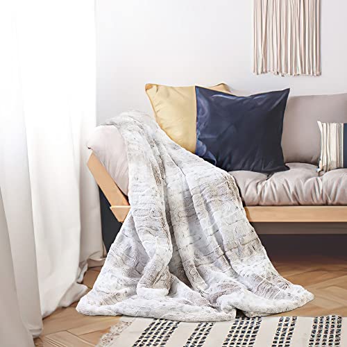 Kurrajong Farmhouse Luxurious Caramel and White Soft Throw Blanket for Couch | Elegant Faux Fur Blanket Bed Throw | Large Faux Fur Blanket 55" x 70" | Marbled Caramel and White Blanket Throw