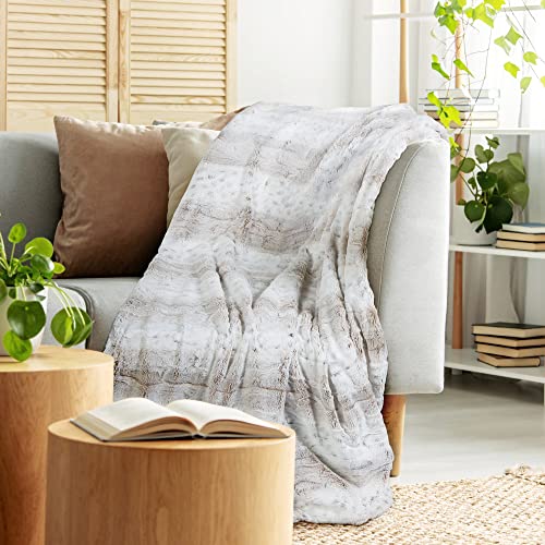 Kurrajong Farmhouse Luxurious Caramel and White Soft Throw Blanket for Couch | Elegant Faux Fur Blanket Bed Throw | Large Faux Fur Blanket 55" x 70" | Marbled Caramel and White Blanket Throw