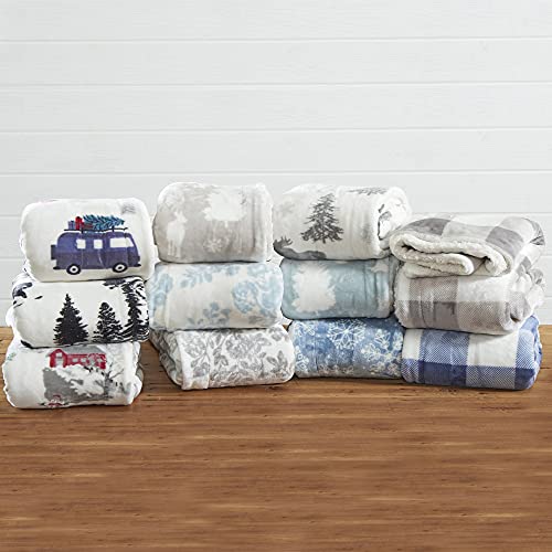 Great Bay Home Sherpa Fleece and Velvet Plush 50" x 60" Throw Blanket Blue Woods | Thick Blanket for Fall and Winter | Cozy, Soft, and Warm Fleece Throw Blanket | Cielo Collection