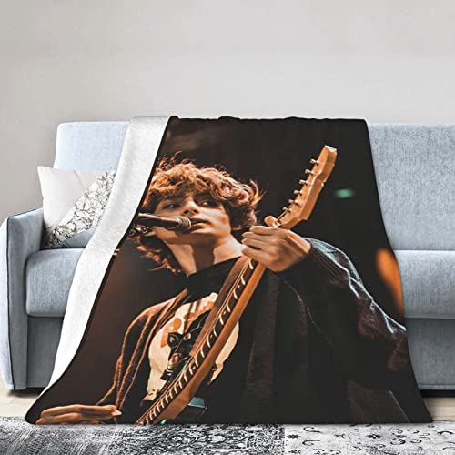 MEROHORO Finn Wolfhard Throw Blanket, Air-Conditioning Blanket, Super Soft & Comfy Flannel Fleece Blanket, Lightweight Cozy Microfiber Anti-Pilling Plush Blanket for Sofa Chair, Bed, Couch (3 Sizes)