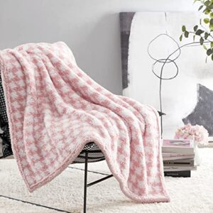 Betsey Johnson- Throw Blanket, Ultra Soft Plush Sherpa Home Décor, Reversible All Season Bedding (Houndstooth Pink, 50 x 60)