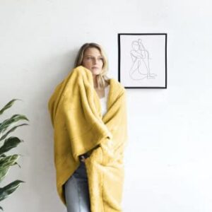 Faux Fur Throw Blanket - Warm & Cozy Throw Blanket for Couch, Bed, Sofa - Gold/Mustard Throw Blanket for Home Décor - Double Sided, Ultra Soft Throw Blanket