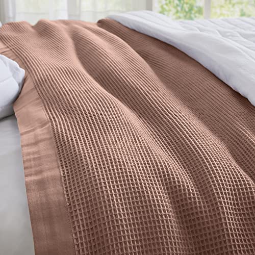 Great Bay Home 100% Cotton Rose Waffle Weave King Blanket | Lightweight and Breathable | Soft Versatile Redwood Bed Blanket | Perfect for Layering Cotton Blanket | Hazel Collection