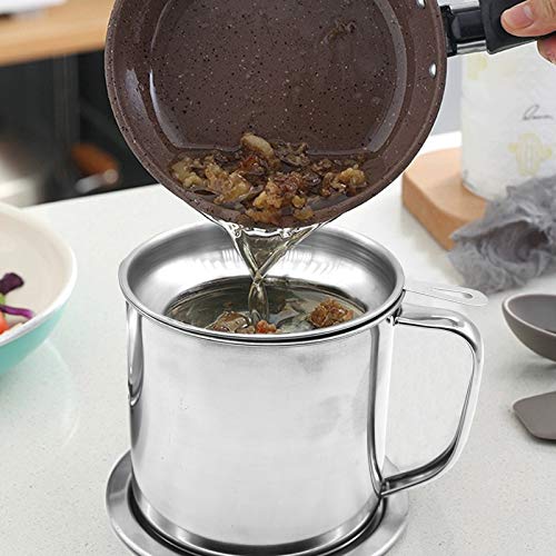 Bacon Grease Container,Kitchen Oil Container Can with Strainer and Anti-slip coaster tray for Store Meat Frying Oil and Cooking Grease Storage