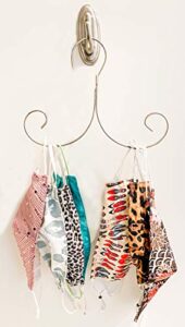 boottique the mask hanger- mask storage and dryer hanger for clean masks (set of 3 hangers and 3 name tags)