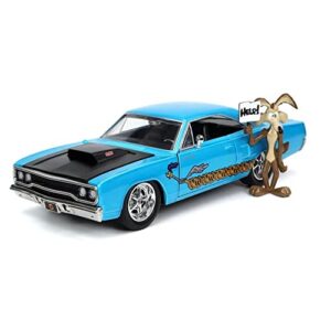 Jada 1:24 Diecast 1970 Plymouth Roadrunner with Wile E Coyote Figure