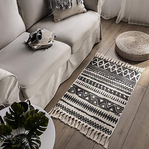 SIMPLEOPULENCE Boho Cotton Area Rug 24'' x 36'' for Bedroom, Hand Woven Bathroom Rug with Tassels, Accent Machine Washable Door Mat, Geometric Decorative Throw Rug for Kitchen, Porch, Outdoor
