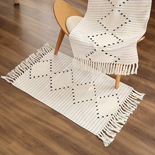 Boho Hand Woven Bathroom Rug Fringe Rug for Bedroom Cotton Woven Tassel Throw Rug， Moroccan Accent Tribal Decorative Throw Floor Carpet , Exquisite Geometric Minimalist Style (2.0 ft x 3.0 ft, White)