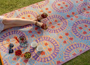talking tables boho woven waterproof outdoor rug | plastic, lightweight & non slip mat with double-sided geometric pattern | for garden, patio, decking, bathroom, utility, picnic