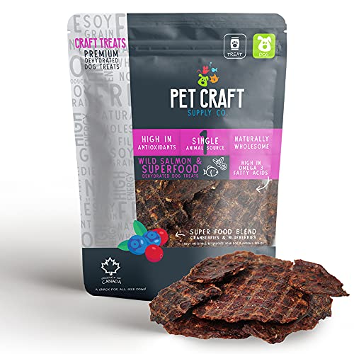 Pet Craft Supply Wild Caught Pure Dehydrated Pacific Salmon Blueberry Cranberry Superfood Healthy High in Antioxidants Vitamins Fish Oil for Small Medium Large Dog Puppy Training Treats