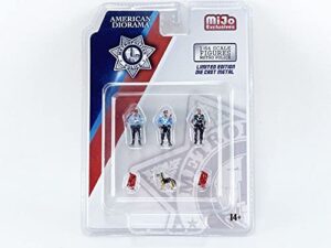 metropolitan police 8 piece diecast set (3 figurines, 1 dog and 4 accessories) for 1/64 scale models by american diorama 76459