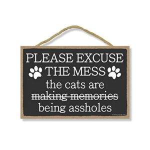 honey dew gifts, please excuse the mess, funny wooden home decor for cat pet lovers, hanging decorative wall sign, 7 inches by 10.5 inches
