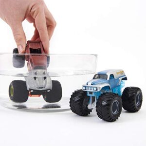 Monster Jam, Official Megalodon vs. Octon8er Color-Changing Die-Cast Monster Trucks, 1:64 Scale