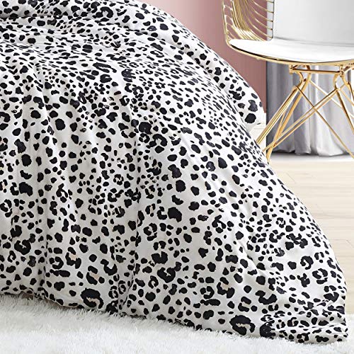 Betsey Johnson - King Duvet Cover Set, Reversible Bedding with Matching Shams, Modern Home Decor (Water Leopard White, King)