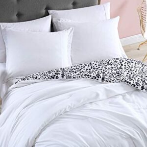 Betsey Johnson - King Duvet Cover Set, Reversible Bedding with Matching Shams, Modern Home Decor (Water Leopard White, King)