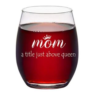 mom queen wine glass, funny mom stemless wine glass 15oz - best birthday christmas mothers day gift for mom, new mom, wife, sister, women, her - unique present from daughter, son, husband, kids
