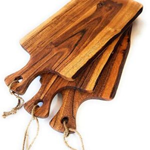 FEATHERLEE - Extra Large Premium Natural Live Edge Acacia Charcuterie Cheese Board Serving and Cutting Tray with Handle